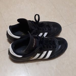 Vintage unisex B&W Adidas samba 👌